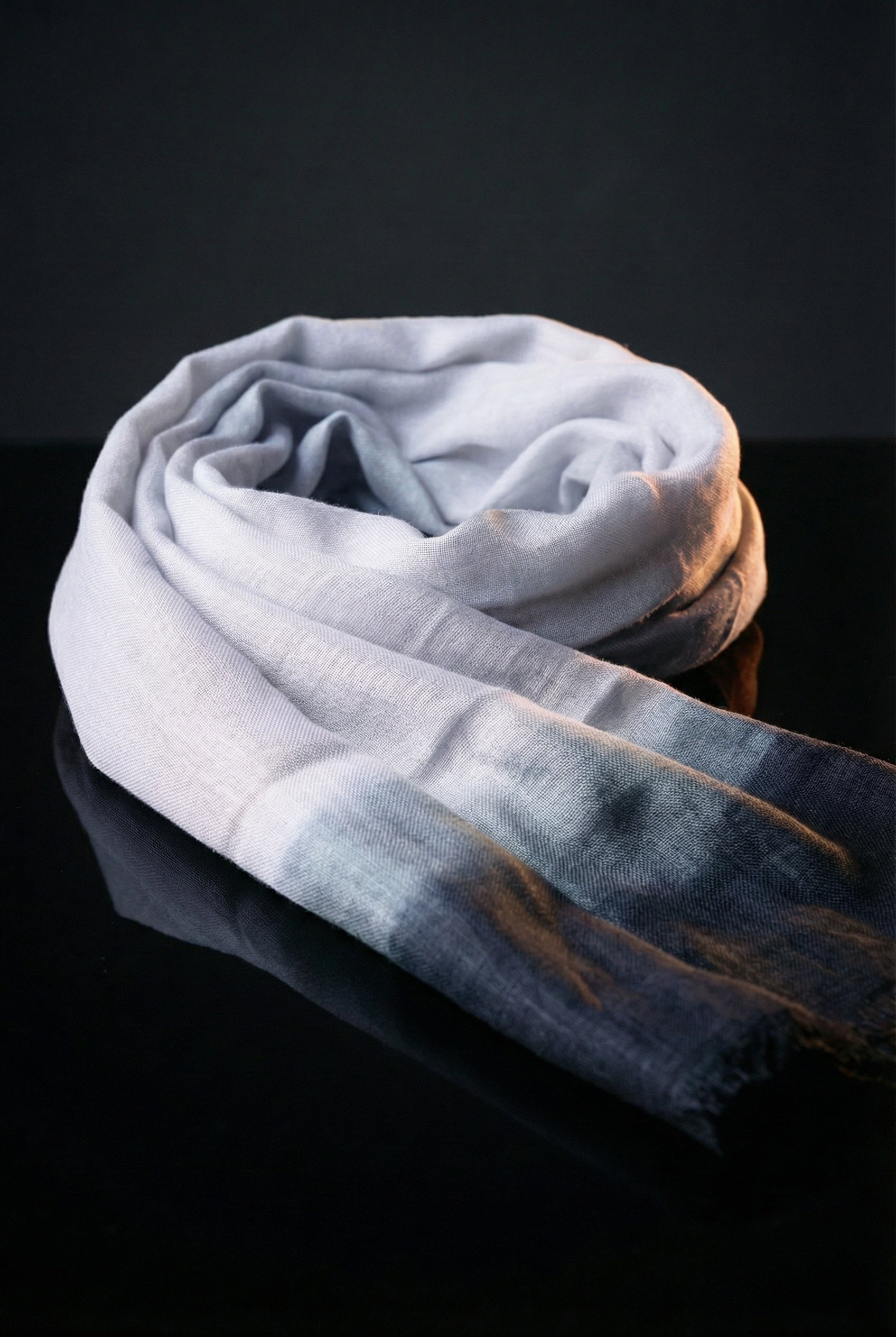 Lightweight Dyed White Tagelmust crafted in rayon fabric, breathable Moroccan desert headscarf ideal for Sahara travel and safari sun protection.