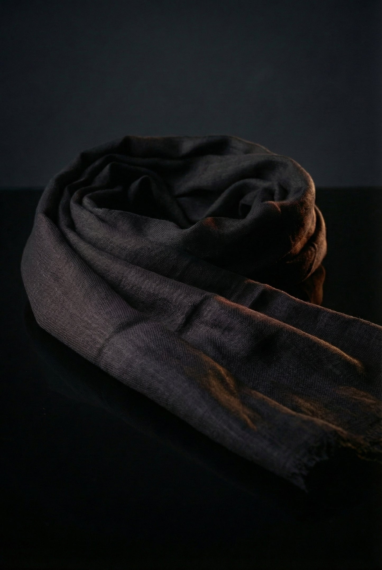 Lightweight Smoke Black Tagelmust crafted in sustainably sourced rayon fabric, breathable Moroccan desert headscarf designed for Sahara travel, safari protection, and hot climate exploration.