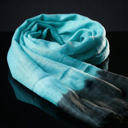 Lightweight Keppel green Tagelmust in rayon fabric, designed as a breathable desert headscarf for Sahara and safari travel.